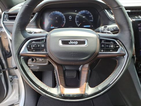 Used 2025 Jeep Grand Cherokee Summit AWD/4WD image 24