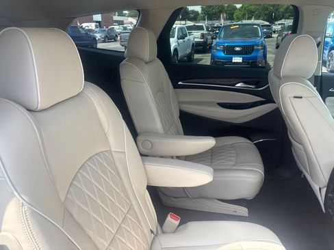 Used 2022 Buick Enclave Avenir w/ Avenir Technology Package AWD/4WD image 18