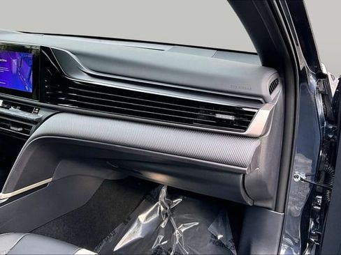 Used 2026 Toyota Camry SE image 29