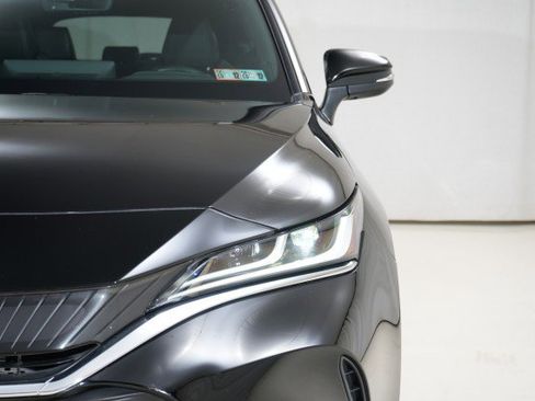 Used 2021 Toyota Venza XLE image 9