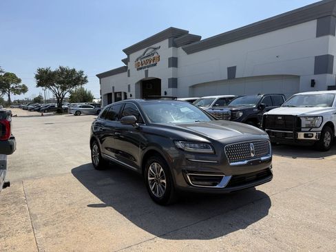 Used 2020 Lincoln Nautilus Reserve FWD image 2