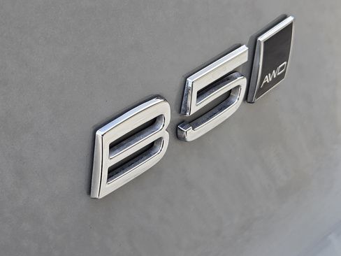 Used 2024 Volvo XC40 B5 Plus w/ Protection Package Premier AWD/4WD image 41
