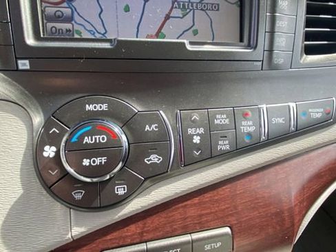 Used 2014 Toyota Sienna Limited w/ Limited Premium Package image 28