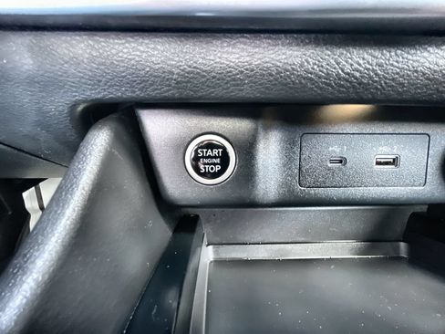 Used 2022 Nissan Rogue SV w/ SV Premium Package FWD image 16