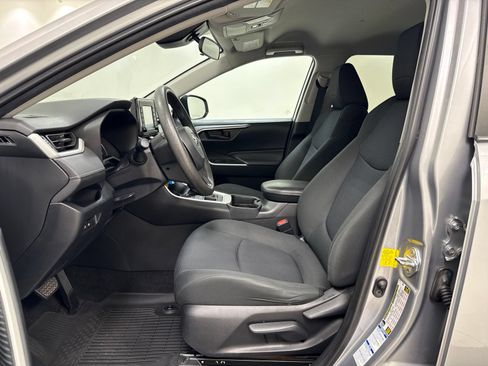 Used 2020 Toyota RAV4 LE w/ All Weather Liner Package AWD/4WD image 17