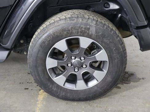 Used 2018 Jeep Wrangler Unlimited Sahara AWD/4WD image 35