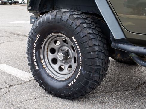 Used 2016 Jeep Wrangler Unlimited Rubicon w/ Connectivity Group image 7