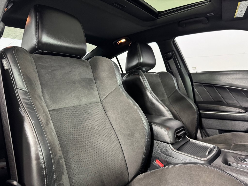 Used 2018 Dodge Charger R/T w/ Plus Group RWD image 27