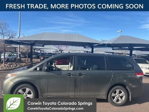 Used 2011 Toyota Sienna image 4