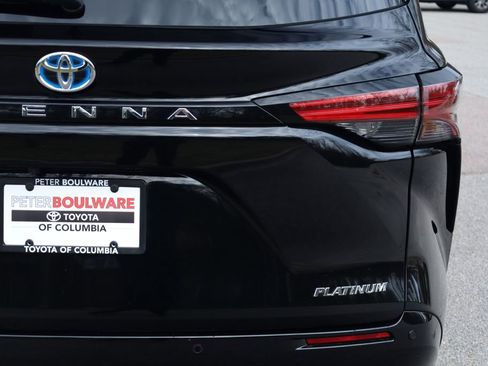 Used 2025 Toyota Sienna Platinum image 26
