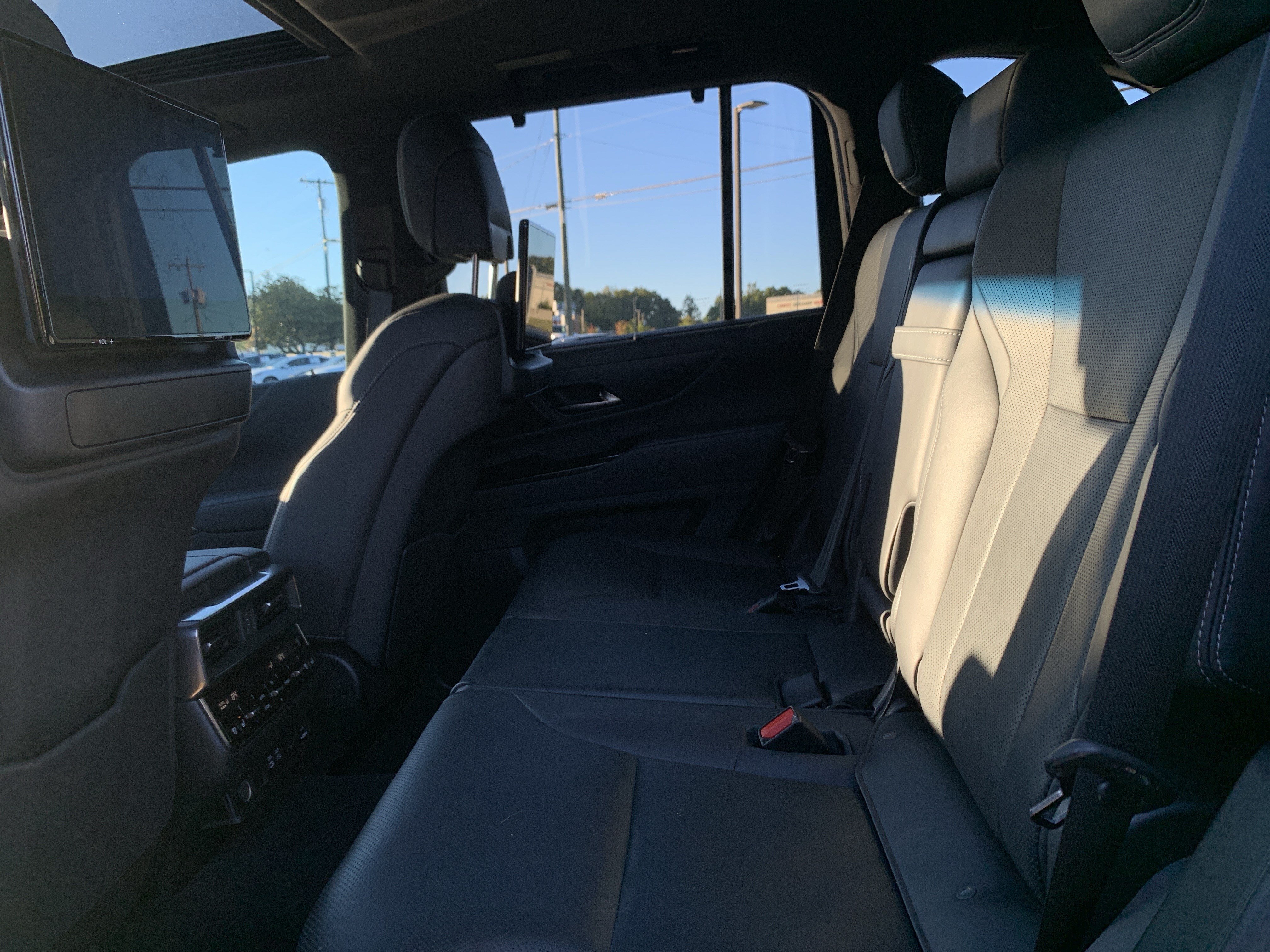 Used 2022 Lexus LX 600 4WD w/ Accessory Package (Z1) image 32