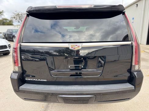 Used 2018 Cadillac Escalade ESV Luxury image 4