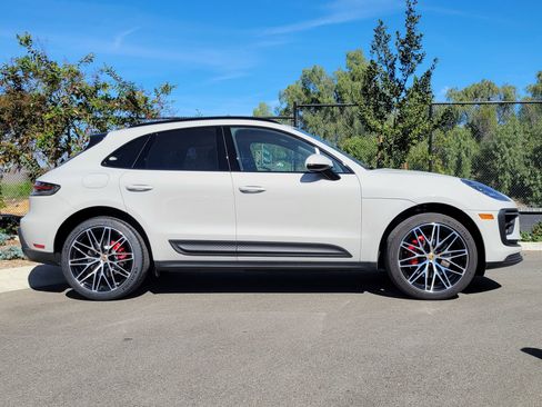 Certified 2023 Porsche Macan S image 8