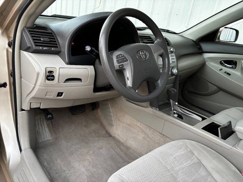 Used 2011 Toyota Camry LE image 27