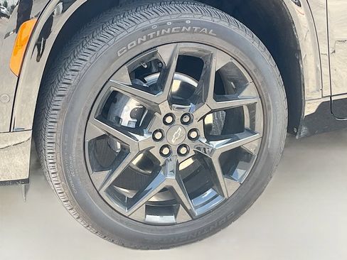 Used 2025 Chevrolet Traverse RS AWD/4WD image 33