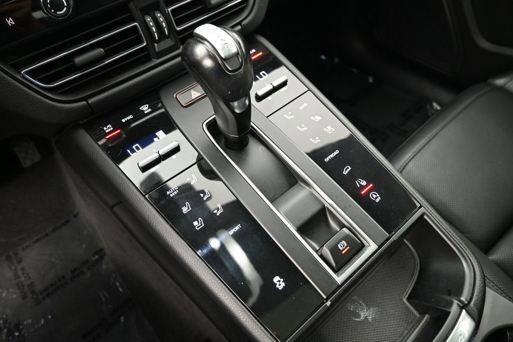 Used 2023 Porsche Macan AWD/4WD image 24
