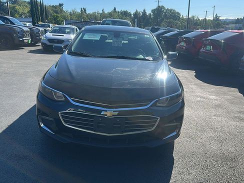 Used 2017 Chevrolet Malibu LT FWD image 7