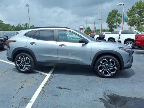 New 2026 Chevrolet Trax RS w/ Sunroof Package FWD image 2