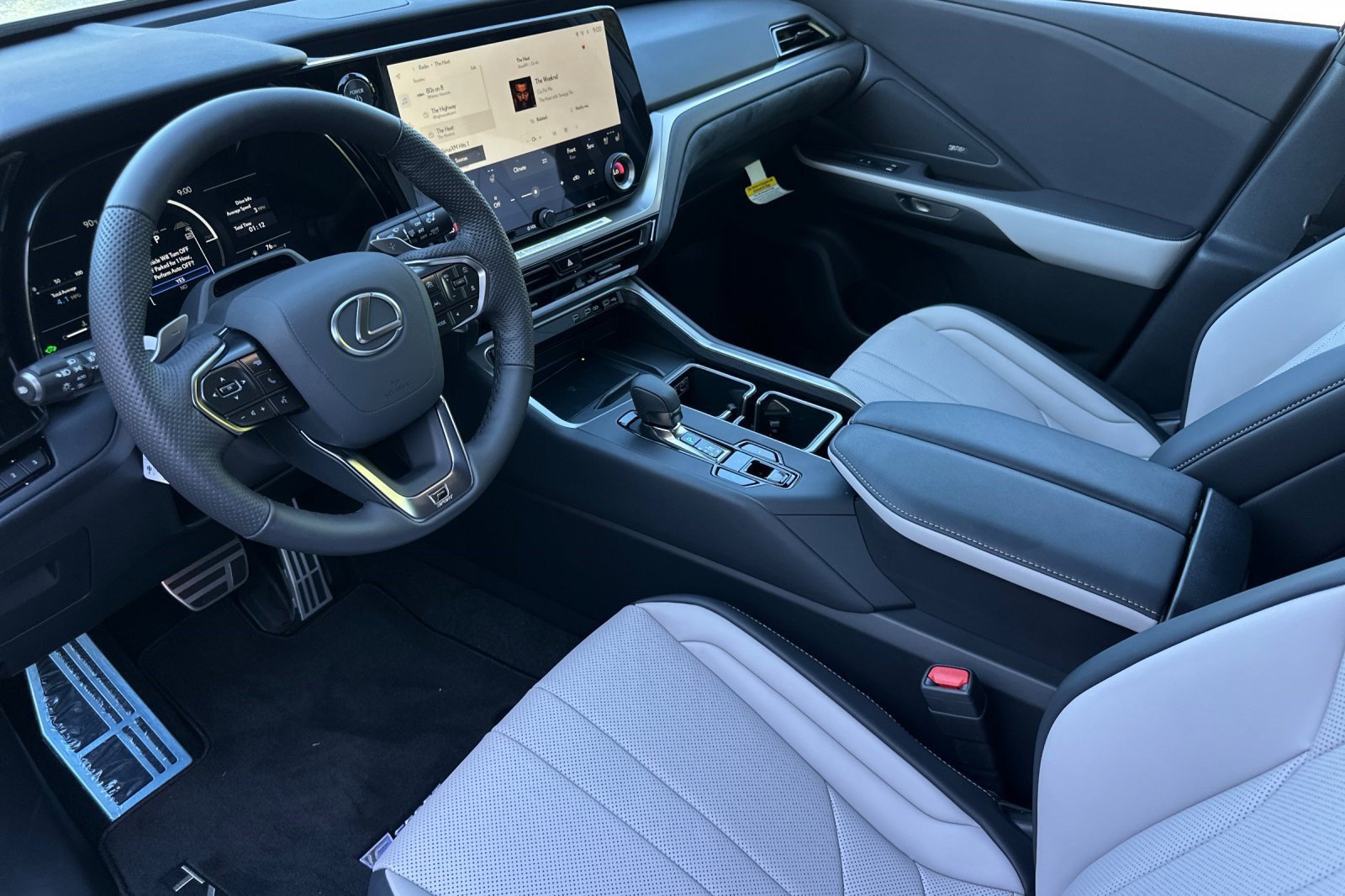 New 2026 Lexus TX 500h AWD w/ Technology Package image 4