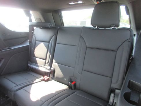 New 2026 GMC Yukon Denali w/ Denali Reserve Package AWD/4WD image 13