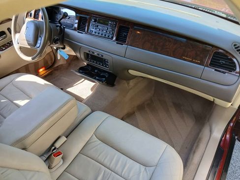 Used 1999 Lincoln Town Car Executive image 10