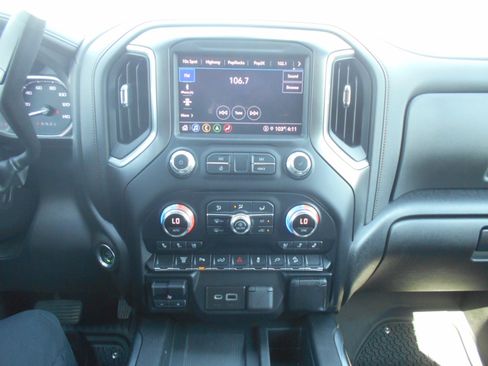 Used 2022 GMC Sierra 2500 AT4 w/ AT4 Preferred Package image 10