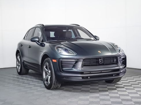Used 2025 Porsche Macan image 8