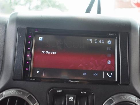 Used 2018 Jeep Wrangler Unlimited Sport S image 18