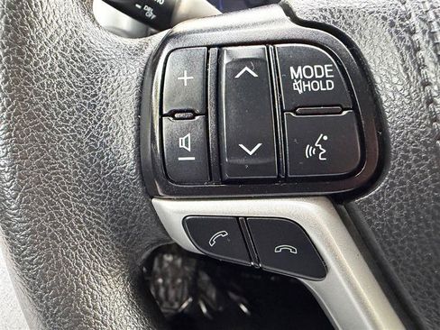 Used 2019 Toyota Highlander LE AWD/4WD image 40