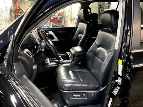 Certified 2017 Toyota Land Cruiser image 8