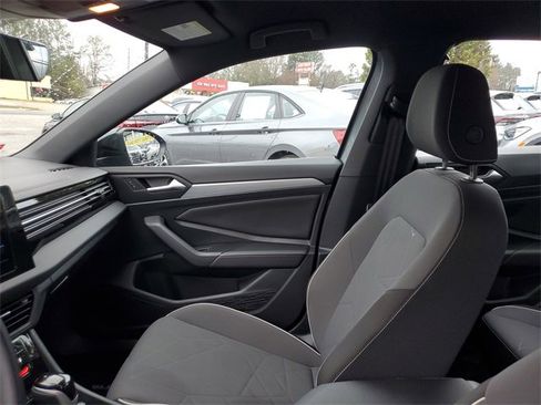 Certified 2025 Volkswagen Jetta Sport image 17