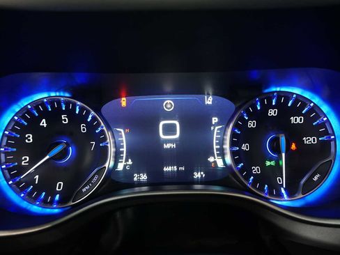 Used 2022 Chrysler Pacifica Touring-L image 24