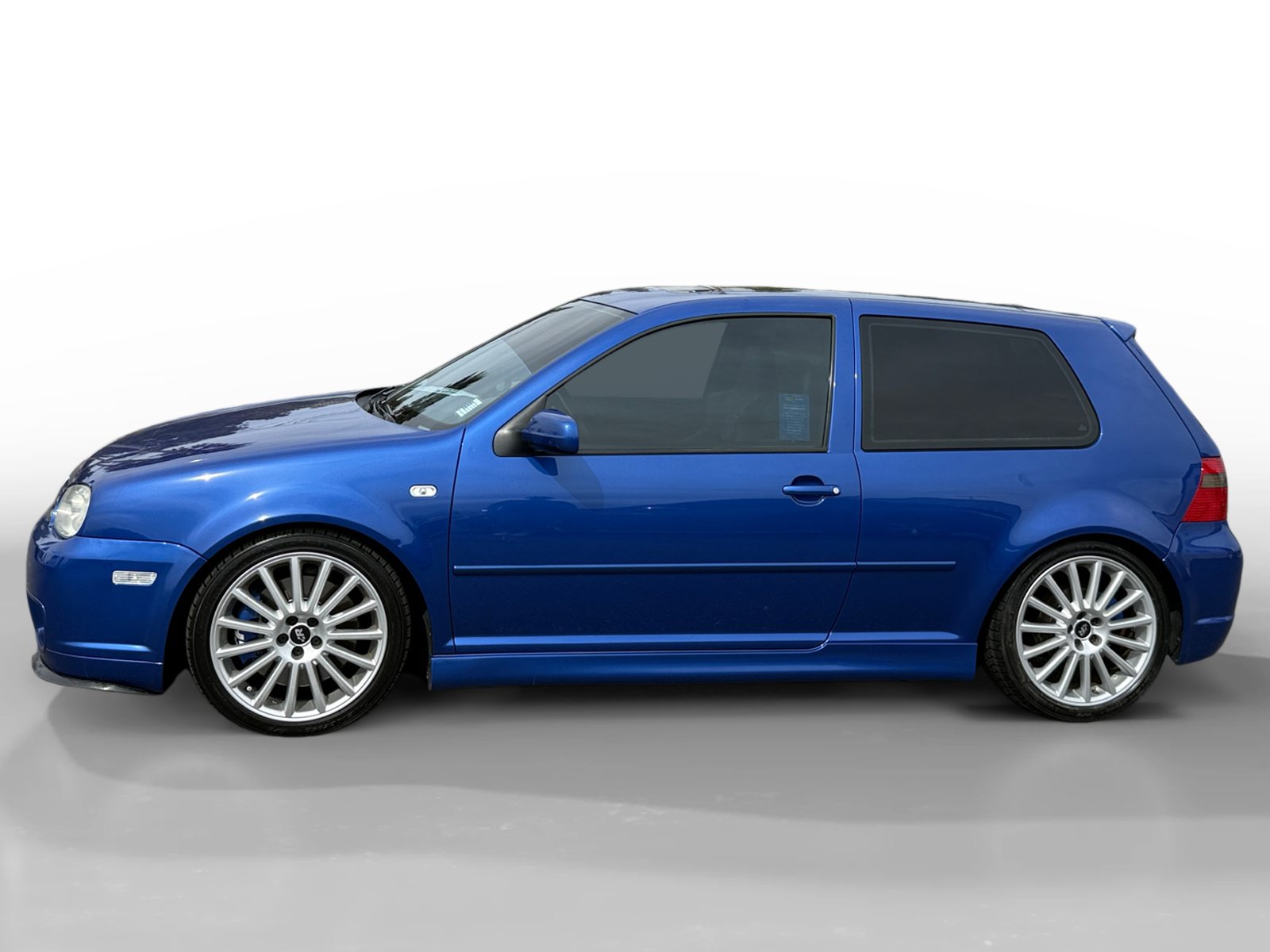 Used 2004 Volkswagen R32 AWD/4WD image 2