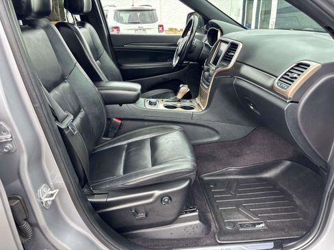 Used 2016 Jeep Grand Cherokee Limited AWD/4WD image 16