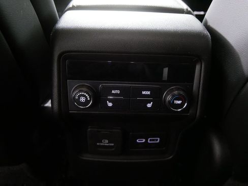 Used 2022 GMC Acadia Denali w/ Denali Ultimate Package image 20