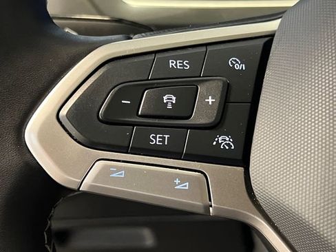 Certified 2024 Volkswagen Tiguan SE w/ Panoramic Sunroof Package FWD image 21