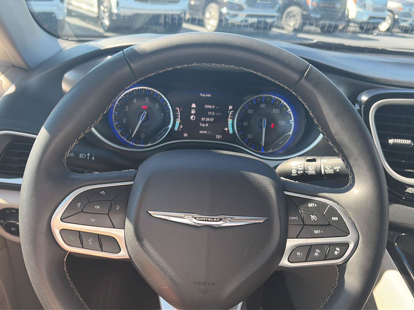 Used 2024 Chrysler Pacifica Touring-L FWD image 30