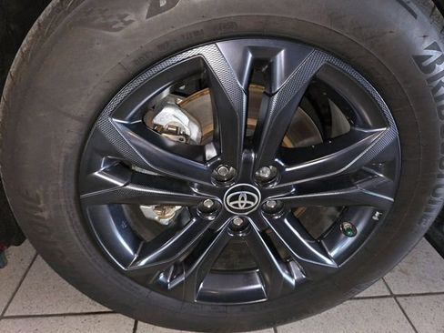 Used 2025 Toyota Sienna XSE w/ XSE Plus Package AWD/4WD image 10