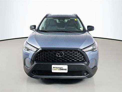 Used 2025 Toyota Corolla Cross LE w/ Moonroof Package image 4