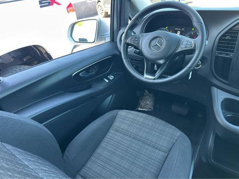 Used 2016 Mercedes-Benz Metris Passenger image 19