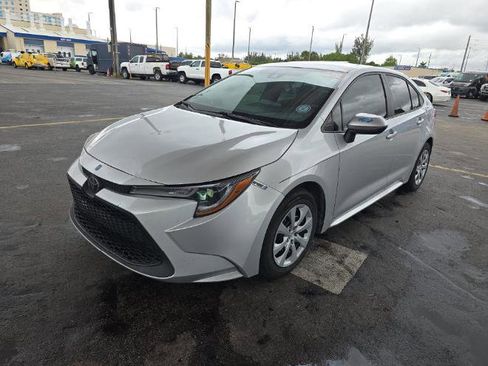 Used 2022 Toyota Corolla LE FWD image 5