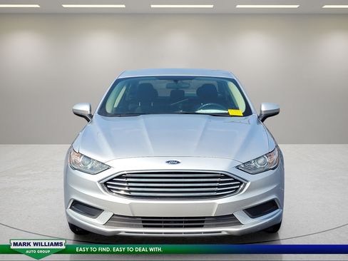 Used 2017 Ford Fusion SE FWD image 9