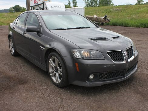 Used 2009 Pontiac G8 w/ Premium Package RWD image 2