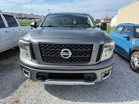 Used 2018 Nissan Titan PRO-4X w/ Pro-4x Convenience Package AWD/4WD image 2