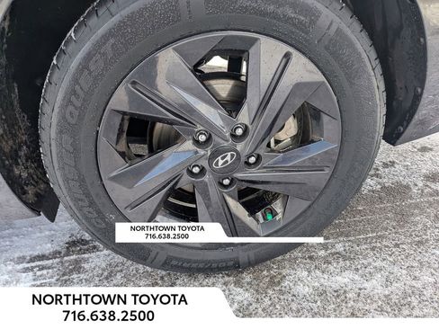 Used 2023 Hyundai Elantra SEL image 39