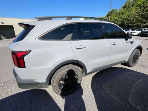 Used 2022 Kia Sorento S w/ Panoramic Sunroof Package image 2