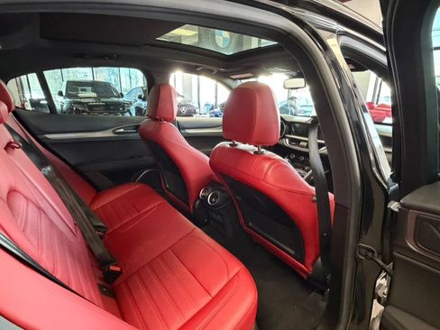 Used 2023 Alfa Romeo Stelvio Veloce AWD/4WD image 31