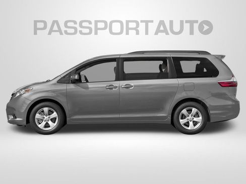 Used 2015 Toyota Sienna LE FWD image 4
