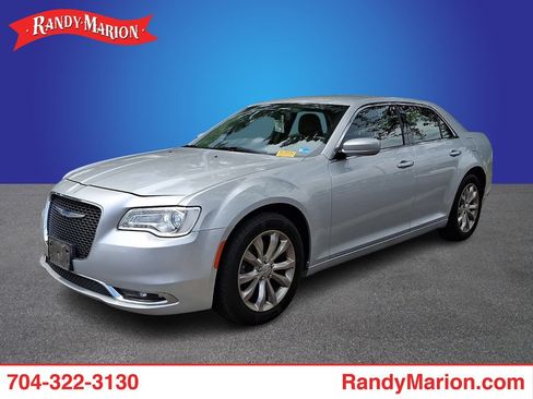 Used 2019 Chrysler 300 Touring w/ Driver Convenience Group AWD/4WD image 1