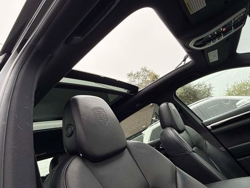 Used 2018 Porsche Cayenne Platinum Edition image 16